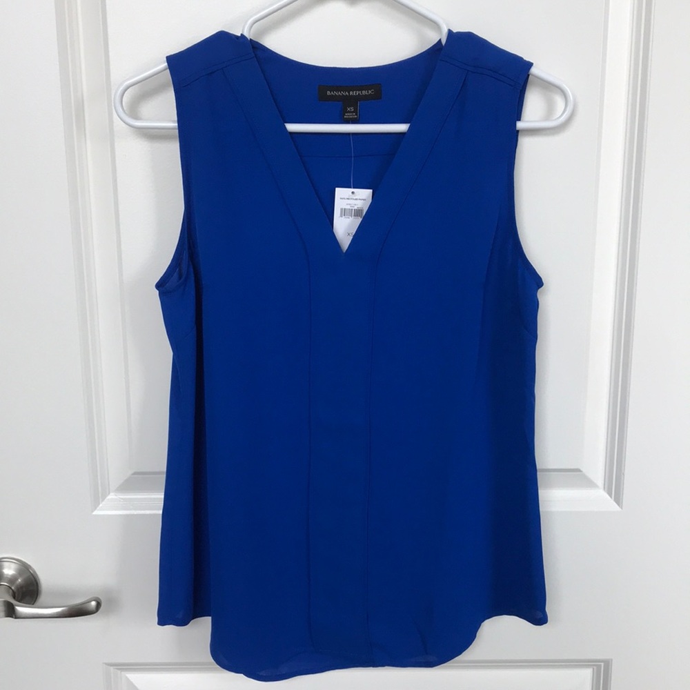 Banana Republic Sleeveless V-Neck Blouse